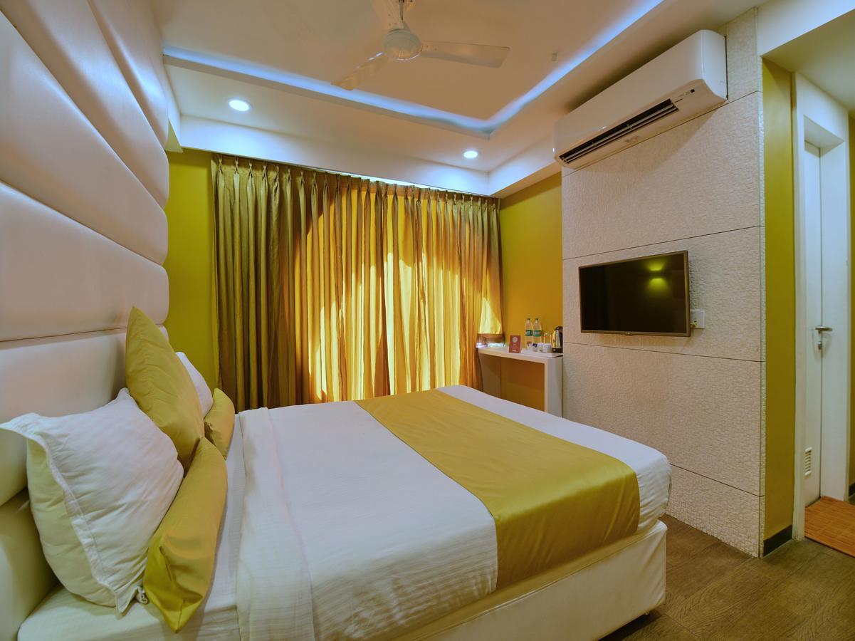 Oyo 963 Hotel Rumaya Ujjain Εξωτερικό φωτογραφία